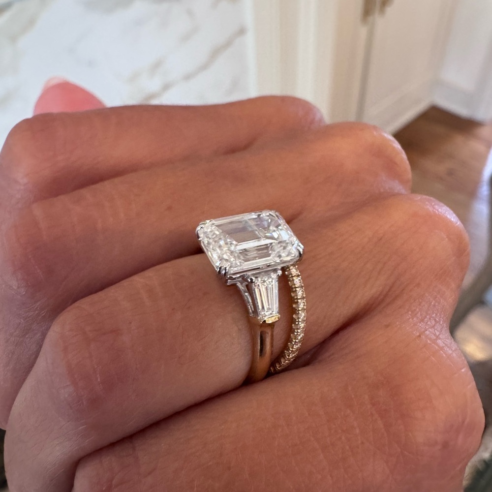 ✨3.19 carat Emerald cut Lab Diamond Ring✨ Two Toned 14k Women's Ring size 4.5 - Picture 5 of 16